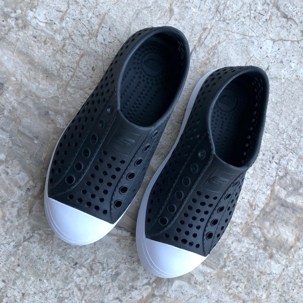 Skechers Boys' Guzman Black Water Shoes Size 12